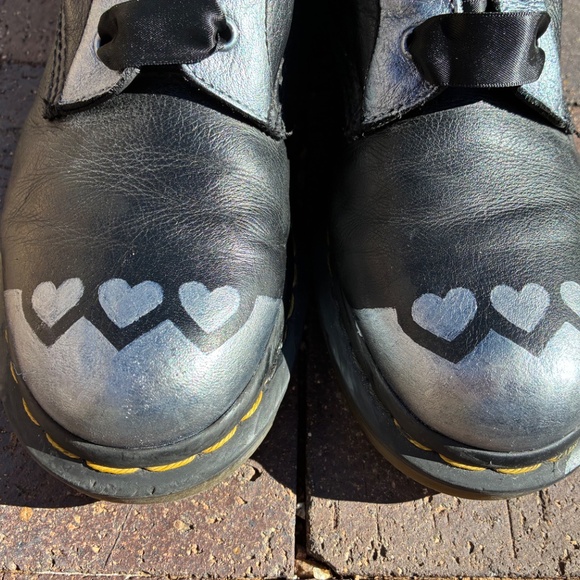 🖤 LUV @ 1ST SIGHT 🖤 Custom Hand Painted Doc Martens - Picture 9 of 10